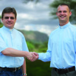Dyrektor SOM ks. Jacek Zdzieborski i ks. Maciej Makuła