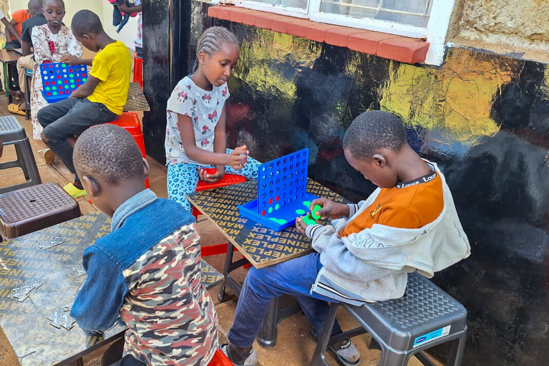 Kenia_Meru_Ks Jan Marciniak_SOM 25-55-3